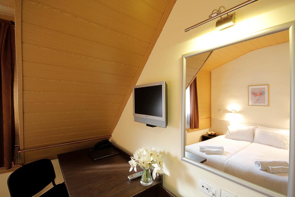 Hotel Junior كوباونيك المظهر الخارجي الصورة